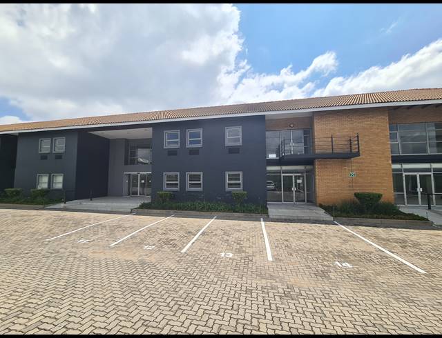 3,356M² OFFICE TO LET IN VORNA VALLEY